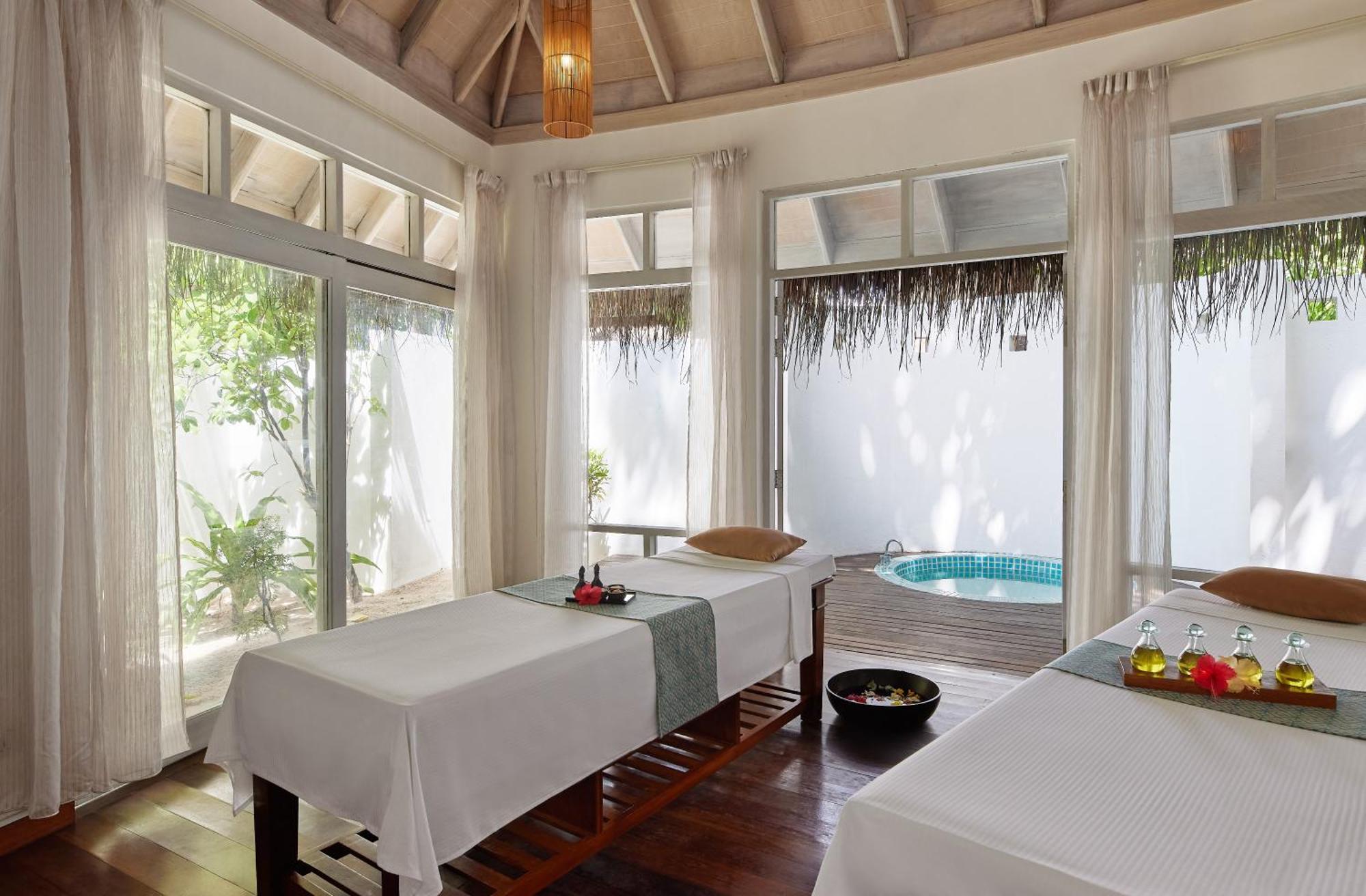 Nh Maldives Kuda Rah Resort - Stays Of 5 Nights Or More, 40 Percent Off Shared Roundtrip Transport Dhangethi Exterior photo
