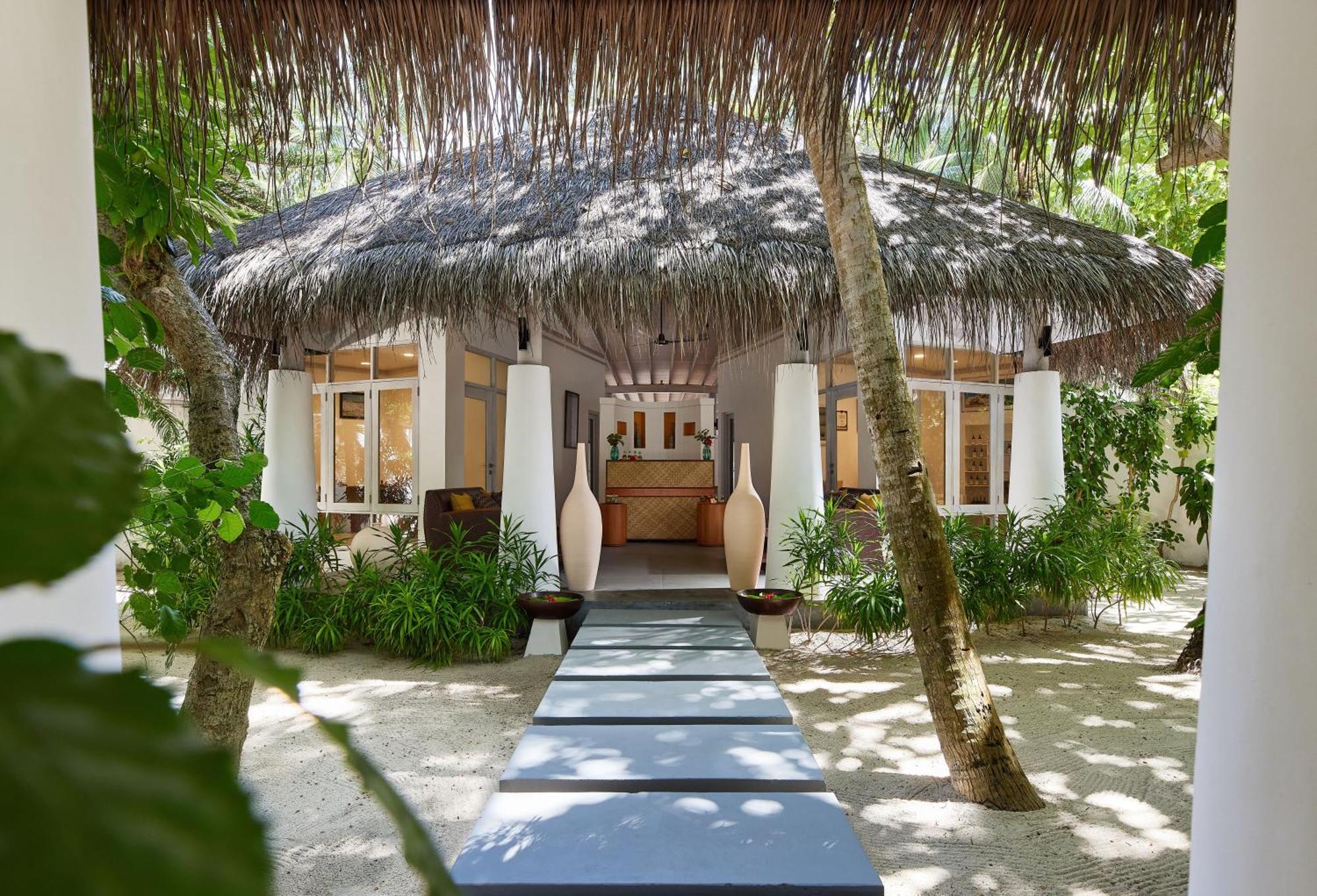 Nh Maldives Kuda Rah Resort - Stays Of 5 Nights Or More, 40 Percent Off Shared Roundtrip Transport Dhangethi Exterior photo